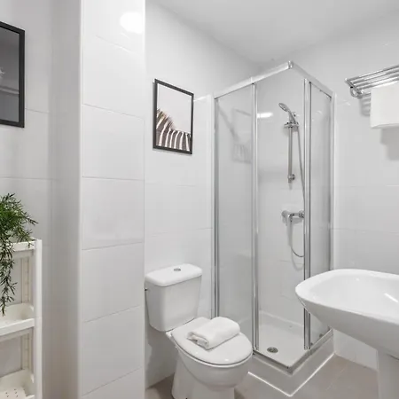 3 Dormitorios, 2 Banos Y Balcon Appartement