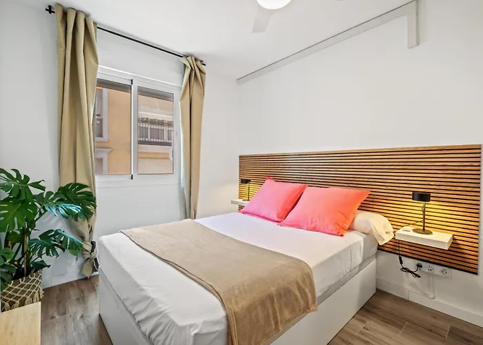3 Dormitorios, 2 Banos Y Balcon Apartment *