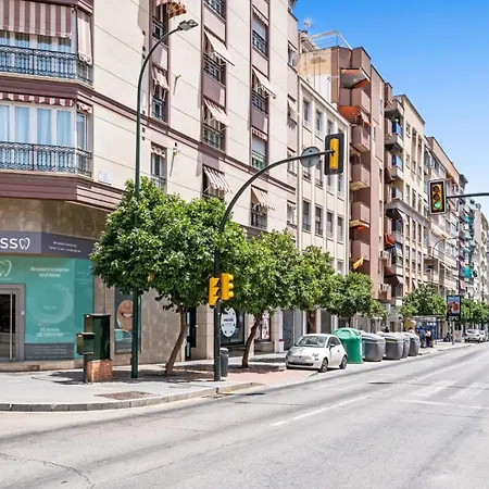 3 Dormitorios, 2 Banos Y Balcon * Málaga